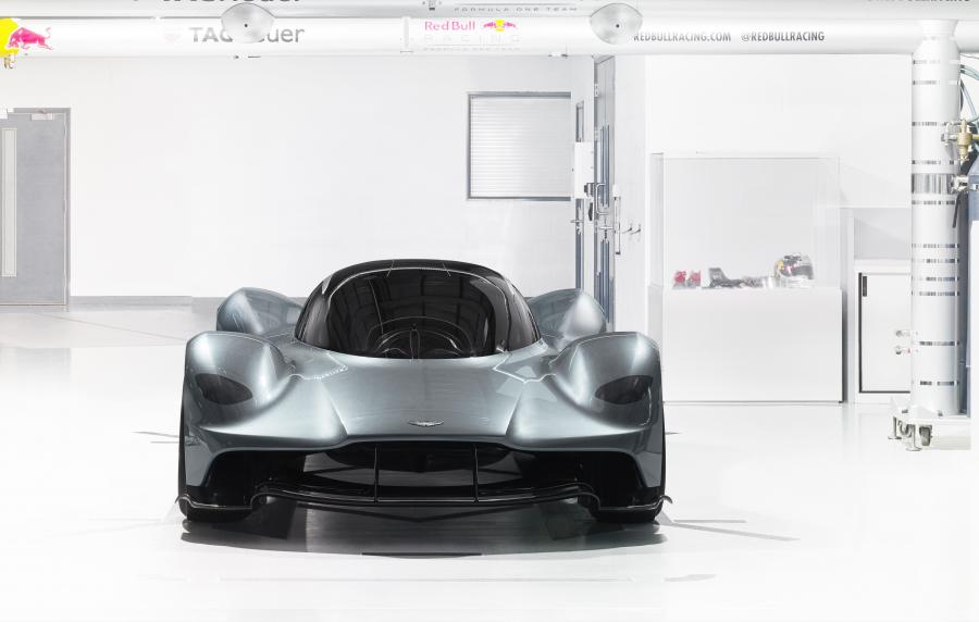  Aston Martin AM-RB 001 Concept 2016 года  (фото 2 из 12)